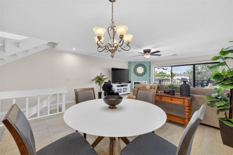 Townhouse in Clearwater, Florida 3 bedrooms, 179.3 sq.m. № 2104149 - photo 10