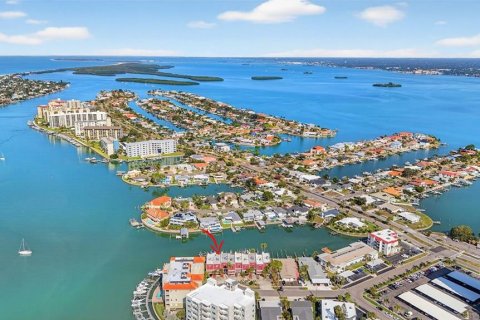 Townhouse in Clearwater, Florida 3 bedrooms, 179.3 sq.m. № 2104149
