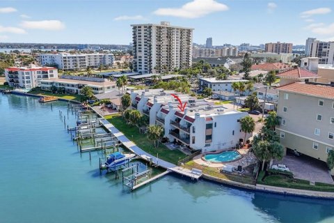 Townhouse in Clearwater, Florida 3 bedrooms, 179.3 sq.m. № 2104149 - photo 5