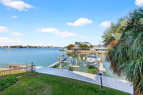 Townhouse in Clearwater, Florida 3 bedrooms, 179.3 sq.m. № 2104149 - photo 20