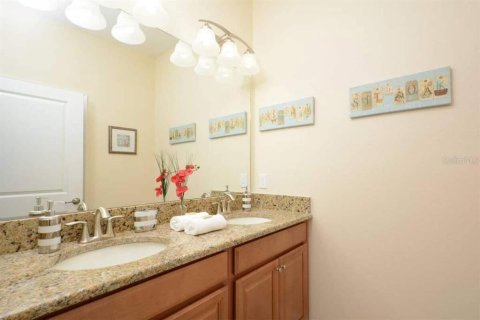 Touwnhouse à vendre à Kissimmee, Floride: 5 chambres, 197.7 m2 № 2419313 - photo 10