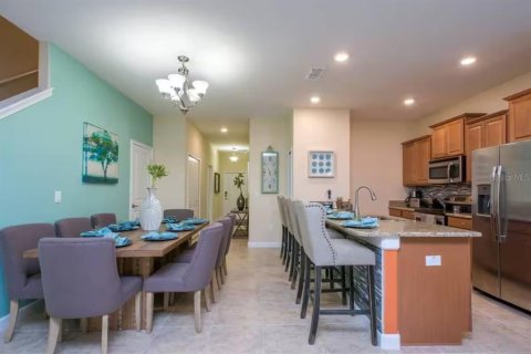 Touwnhouse à vendre à Kissimmee, Floride: 5 chambres, 197.7 m2 № 2419313 - photo 11