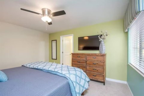 Touwnhouse à vendre à Kissimmee, Floride: 5 chambres, 197.7 m2 № 2419313 - photo 2