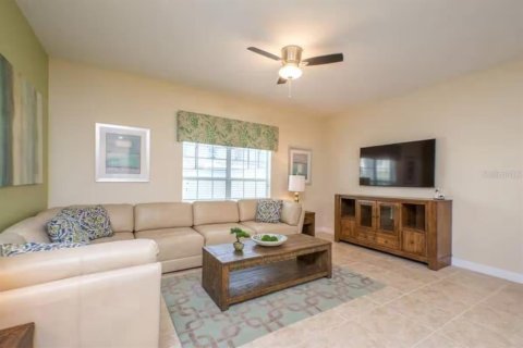 Touwnhouse à vendre à Kissimmee, Floride: 5 chambres, 197.7 m2 № 2419313 - photo 6