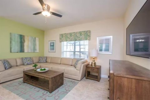 Touwnhouse à vendre à Kissimmee, Floride: 5 chambres, 197.7 m2 № 2419313 - photo 9