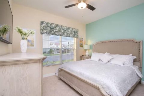 Touwnhouse à vendre à Kissimmee, Floride: 5 chambres, 197.7 m2 № 2419313 - photo 12