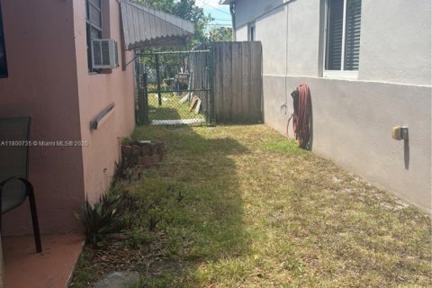 House in Hollywood, Florida 3 bedrooms, 96.62 sq.m. № 2022989 - photo 17