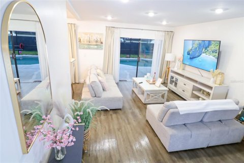 House in Tampa, Florida 4 bedrooms, 219.44 sq.m. № 2142004 - photo 6