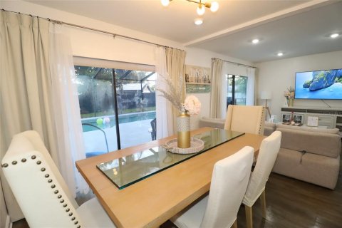 House in Tampa, Florida 4 bedrooms, 219.44 sq.m. № 2142004 - photo 9