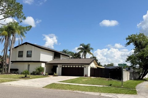House in Tampa, Florida 4 bedrooms, 219.44 sq.m. № 2142004 - photo 5