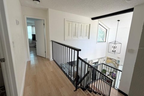 House in Tampa, Florida 4 bedrooms, 219.44 sq.m. № 2142004 - photo 12