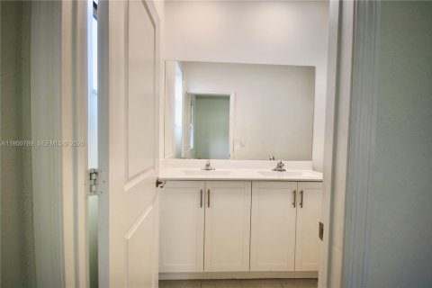 Touwnhouse à louer à Hialeah, Floride: 3 chambres, 123.75 m2 № 2006758 - photo 14