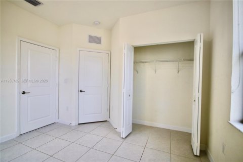 Touwnhouse à louer à Hialeah, Floride: 3 chambres, 123.75 m2 № 2006758 - photo 11
