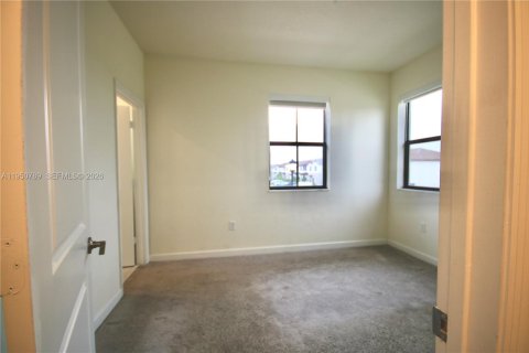 Touwnhouse à louer à Hialeah, Floride: 3 chambres, 123.75 m2 № 2006758 - photo 17