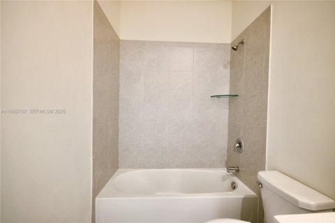 Touwnhouse à louer à Hialeah, Floride: 3 chambres, 123.75 m2 № 2006758 - photo 10