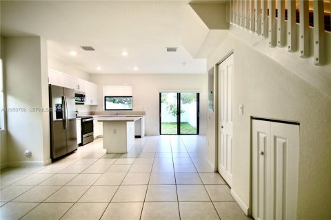 Touwnhouse à louer à Hialeah, Floride: 3 chambres, 123.75 m2 № 2006758 - photo 3