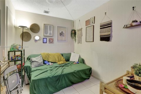 House in Miami, Florida 4 bedrooms, 140.47 sq.m. № 1742163 - photo 22