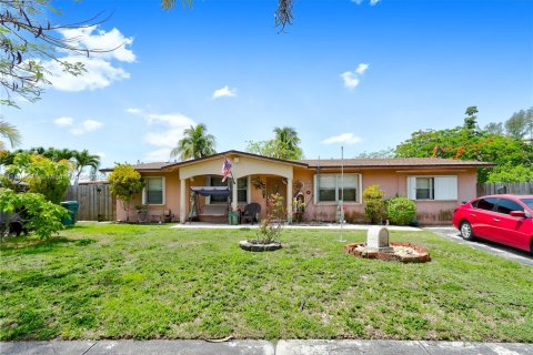 House in Miami, Florida 4 bedrooms, 140.47 sq.m. № 1742163 - photo 4