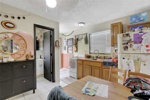 House in Miami, Florida 4 bedrooms, 140.47 sq.m. № 1742163 - photo 21