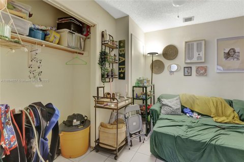 House in Miami, Florida 4 bedrooms, 140.47 sq.m. № 1742163 - photo 23