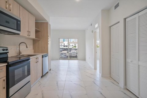 Villa ou maison à louer à Miami, Floride: 2 chambres, 61.78 m2 № 2184686 - photo 2