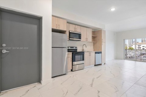 Villa ou maison à louer à Miami, Floride: 2 chambres, 61.78 m2 № 2184686 - photo 4