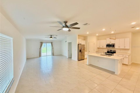 House in North Fort Myers, Florida 4 bedrooms, 168.34 sq.m. № 2102431 - photo 9