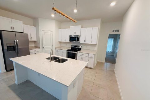 House in North Fort Myers, Florida 4 bedrooms, 168.34 sq.m. № 2102431 - photo 12
