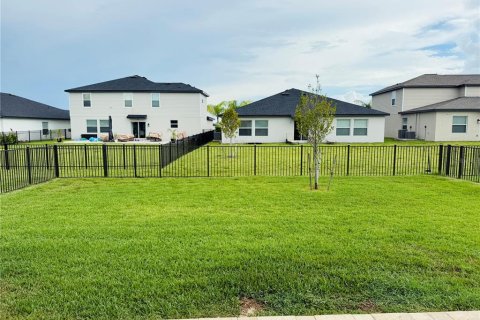 House in North Fort Myers, Florida 4 bedrooms, 168.34 sq.m. № 2102431 - photo 27