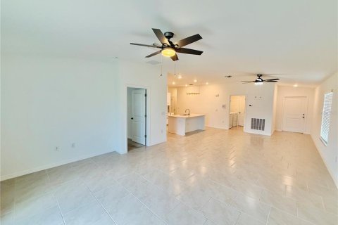 House in North Fort Myers, Florida 4 bedrooms, 168.34 sq.m. № 2102431 - photo 10