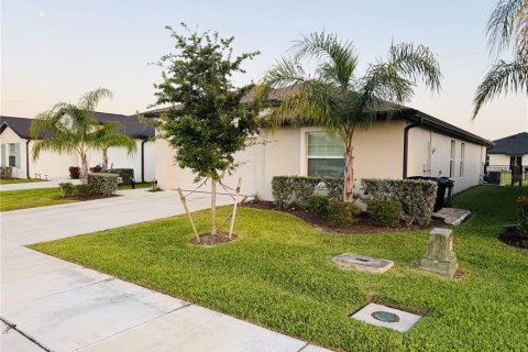 House in North Fort Myers, Florida 4 bedrooms, 168.34 sq.m. № 2102431 - photo 3