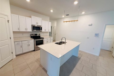 House in North Fort Myers, Florida 4 bedrooms, 168.34 sq.m. № 2102431 - photo 13