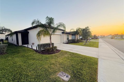 House in North Fort Myers, Florida 4 bedrooms, 168.34 sq.m. № 2102431 - photo 2