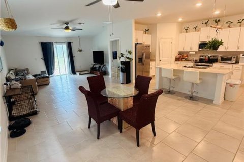 House in North Fort Myers, Florida 4 bedrooms, 168.34 sq.m. № 2102431 - photo 16