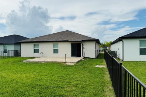 House in North Fort Myers, Florida 4 bedrooms, 168.34 sq.m. № 2102431 - photo 26