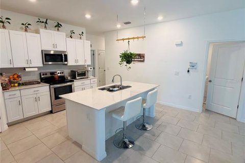 House in North Fort Myers, Florida 4 bedrooms, 168.34 sq.m. № 2102431 - photo 15