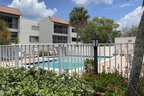 Condo in Weston, Florida, 2 bedrooms  № 1938070 - photo 2