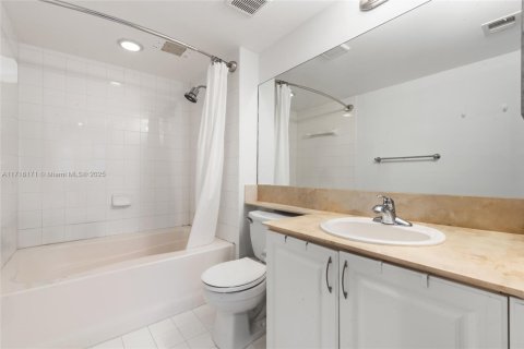Купить кондоминиум в Майами, Флорида 2 спальни, 105.91м2, № 1920903 - фото 23