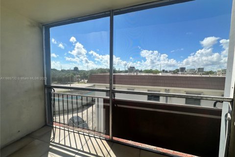 Copropriété à louer à North Miami, Floride: 1 chambre, 72.19 m2 № 1932499 - photo 5