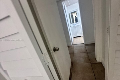 Copropriété à louer à North Miami, Floride: 1 chambre, 72.19 m2 № 1932499 - photo 10