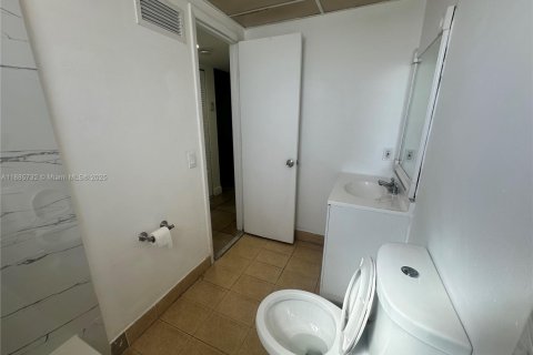 Copropriété à louer à North Miami, Floride: 1 chambre, 72.19 m2 № 1932499 - photo 13