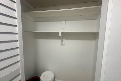 Copropriété à louer à North Miami, Floride: 1 chambre, 72.19 m2 № 1932499 - photo 6