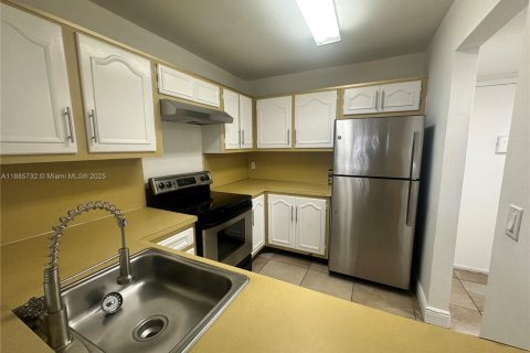 Copropriété à louer à North Miami, Floride: 1 chambre, 72.19 m2 № 1932499 - photo 1