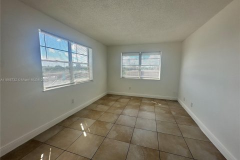 Copropriété à louer à North Miami, Floride: 1 chambre, 72.19 m2 № 1932499 - photo 7