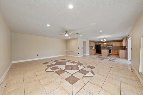 House in Kissimmee, Florida 4 bedrooms, 273.88 sq.m. № 2231603 - photo 15