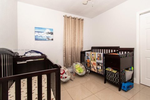 Casa en alquiler en Miami, Florida, 4 dormitorios, 102.29 m2 № 2031026 - foto 12