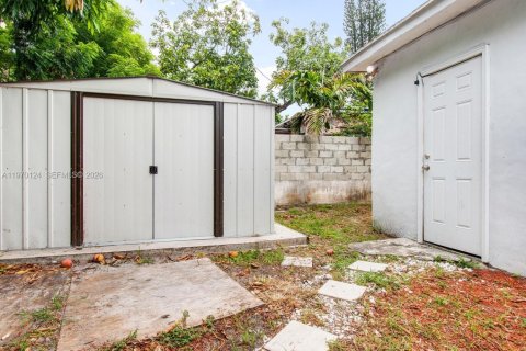 Casa en alquiler en Miami, Florida, 4 dormitorios, 102.29 m2 № 2031026 - foto 18