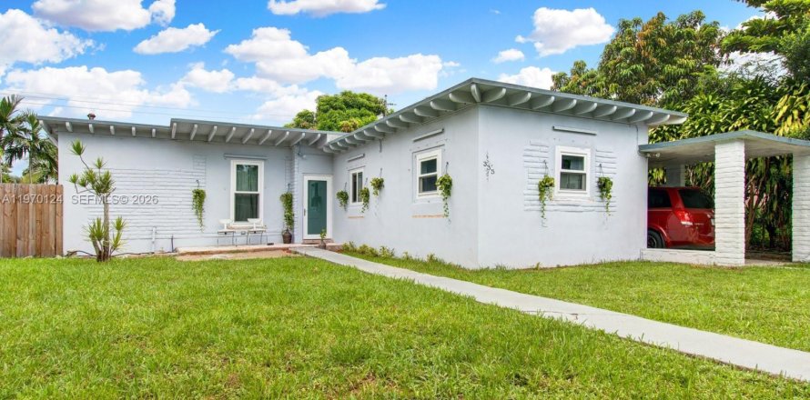 Casa en Miami, Florida 4 dormitorios, 102.29 m2 № 2031026