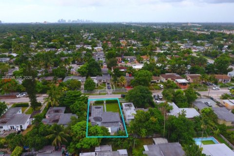 Casa en alquiler en Miami, Florida, 4 dormitorios, 102.29 m2 № 2031026 - foto 20