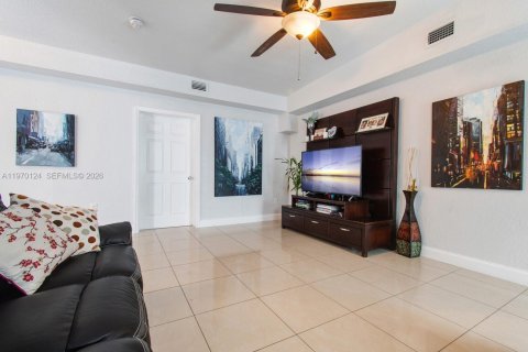 Casa en alquiler en Miami, Florida, 4 dormitorios, 102.29 m2 № 2031026 - foto 5